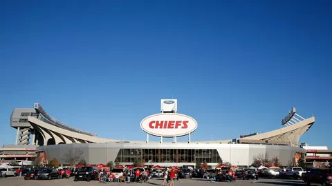 “曼城能否重演逆转？上赛季仅8分差距夺冠，如今枪手落后利物浦11分”